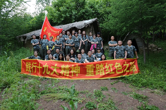 学院党员师生合影.JPG 学院党员师生合影.JPG